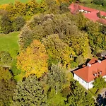 Dwor W Tomaszowicach Hotel