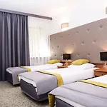 Dwor W Tomaszowicach Hotel
