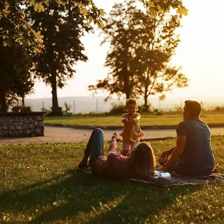 Dwor W Tomaszowicach ホテル 3*