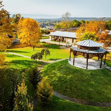 Hotel Dwor W Tomaszowicach 3*