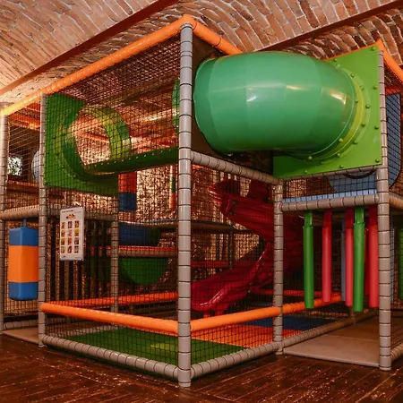 Dwor W Tomaszowicach 3*