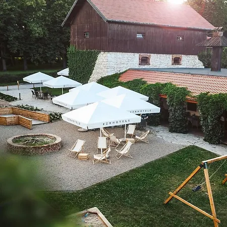 Hotel Dwor W Tomaszowicach Modlnica