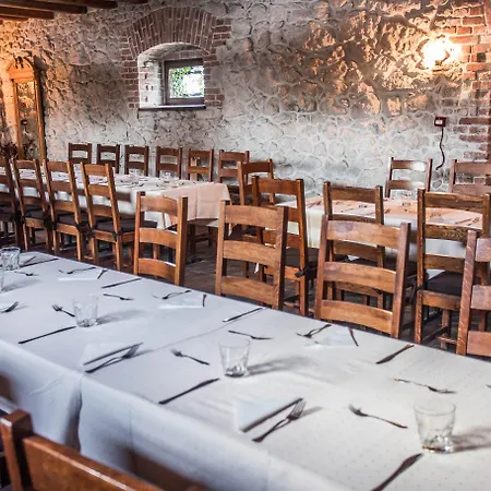 Hotel Dwor W Tomaszowicach 3*