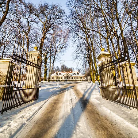 Dwor W Tomaszowicach 3* Modlnica