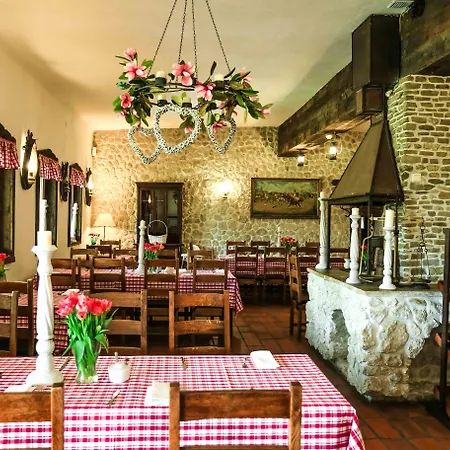 Dwor W Tomaszowicach 酒店 莫德尼卡