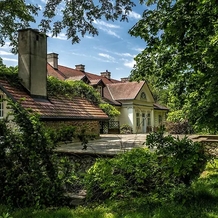 Dwor W Tomaszowicach 3*
