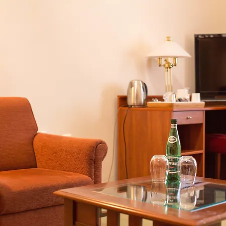 Dwor W Tomaszowicach Modlnica