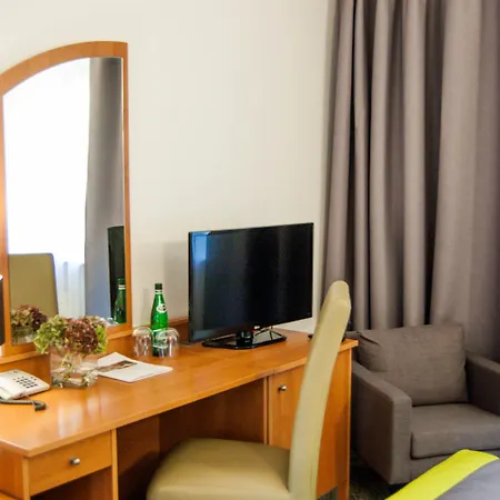 Hotel Dwor W Tomaszowicach Modlnica