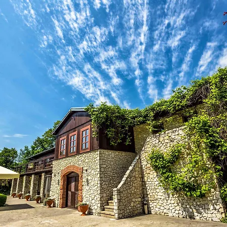 Dwor W Tomaszowicach