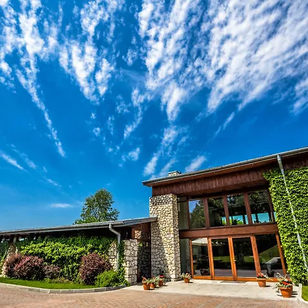 Hotel Dwor W Tomaszowicach 3*