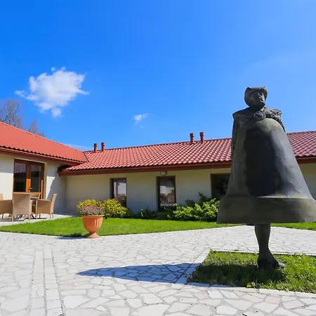 Dwor W Tomaszowicach 3*