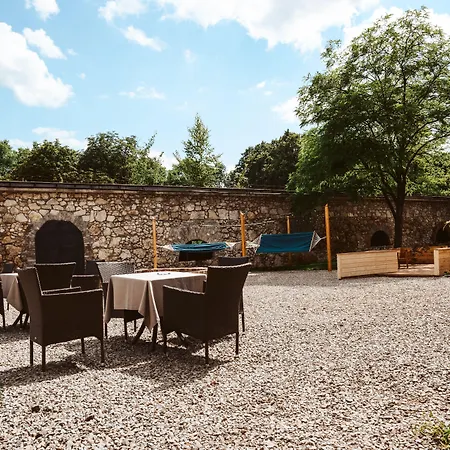 Dwor W Tomaszowicach 3* Modlnica