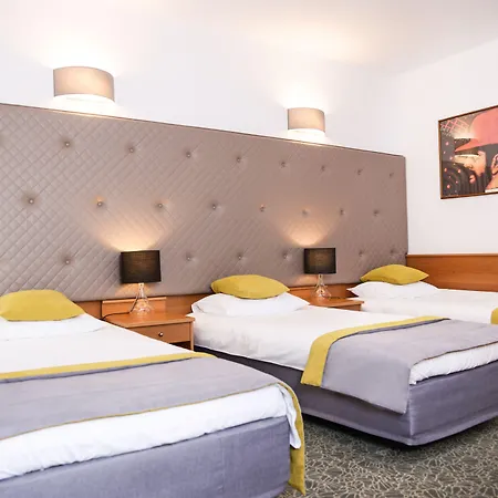 Dwor W Tomaszowicach