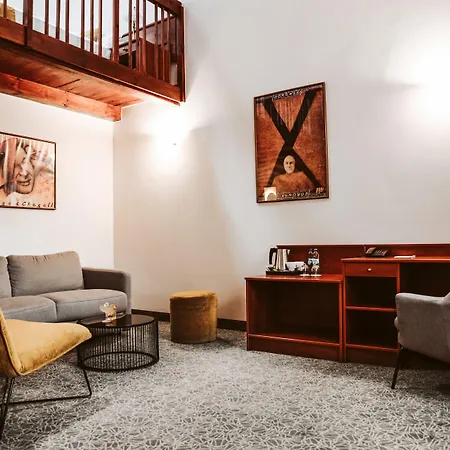 Dwor W Tomaszowicach 3*