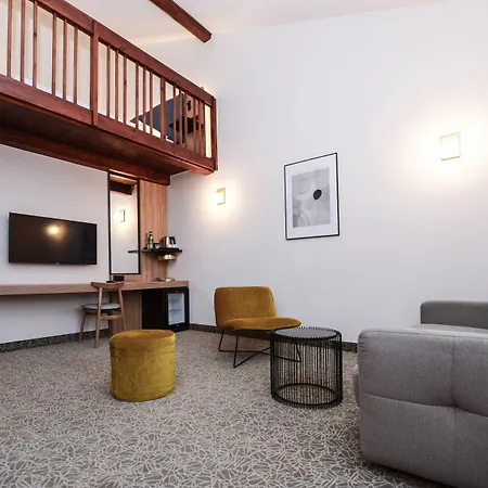 Hotel Dwor W Tomaszowicach