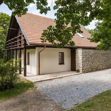 Dwor W Tomaszowicach 3*