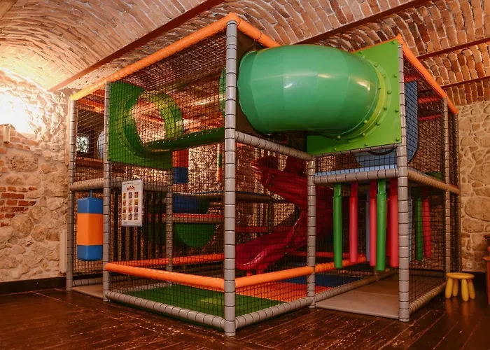 Dwór W Tomaszowicach 3*