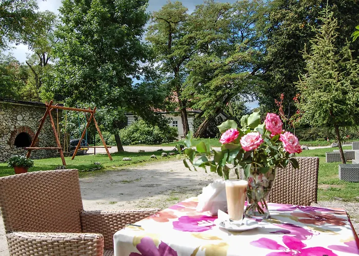 Hotel Dwór W Tomaszowicach