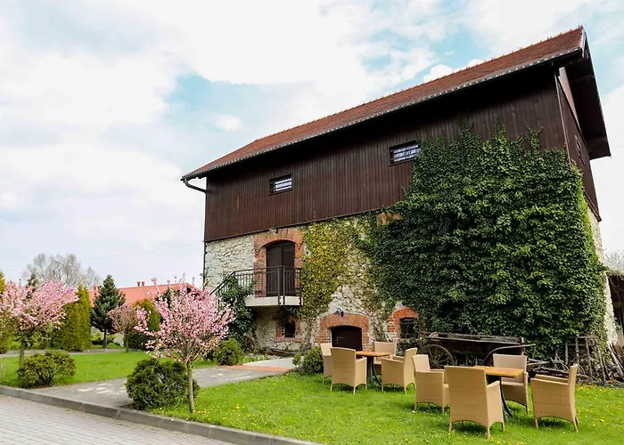 Dwór W Tomaszowicach Modlnica