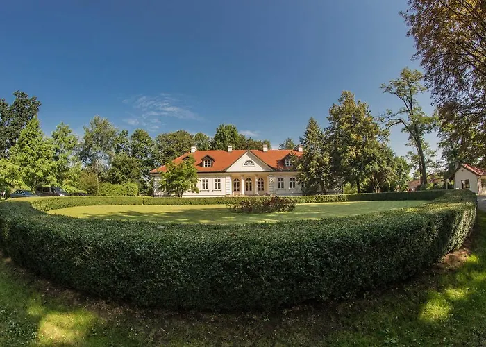 Hotel Dwór W Tomaszowicach