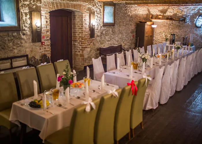 Dwór W Tomaszowicach 3* Modlnica