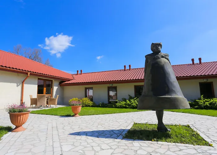 Dwór W Tomaszowicach 3*