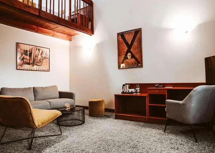 Dwór W Tomaszowicach 3*