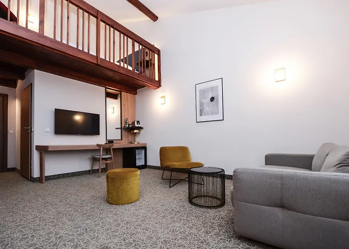 Hotel Dwór W Tomaszowicach